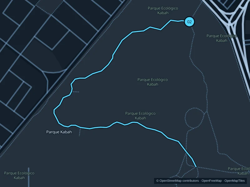 Mapa de la ruta de 2,3 km por Parque Kabah, con inicio y final marcados con 02.