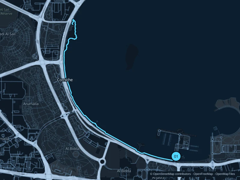 Mapa de la ruta de 6,6 km por la Corniche de Doha, con salida y llegada señaladas con 01.