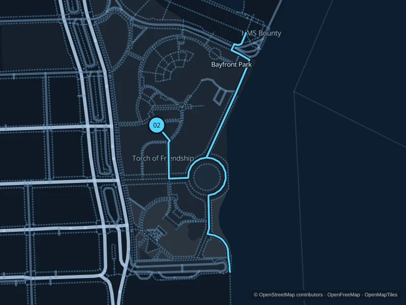 Karte der 2,2 km langen Laufroute Bayfront Park, Start und Ziel sind mit 02 markiert.